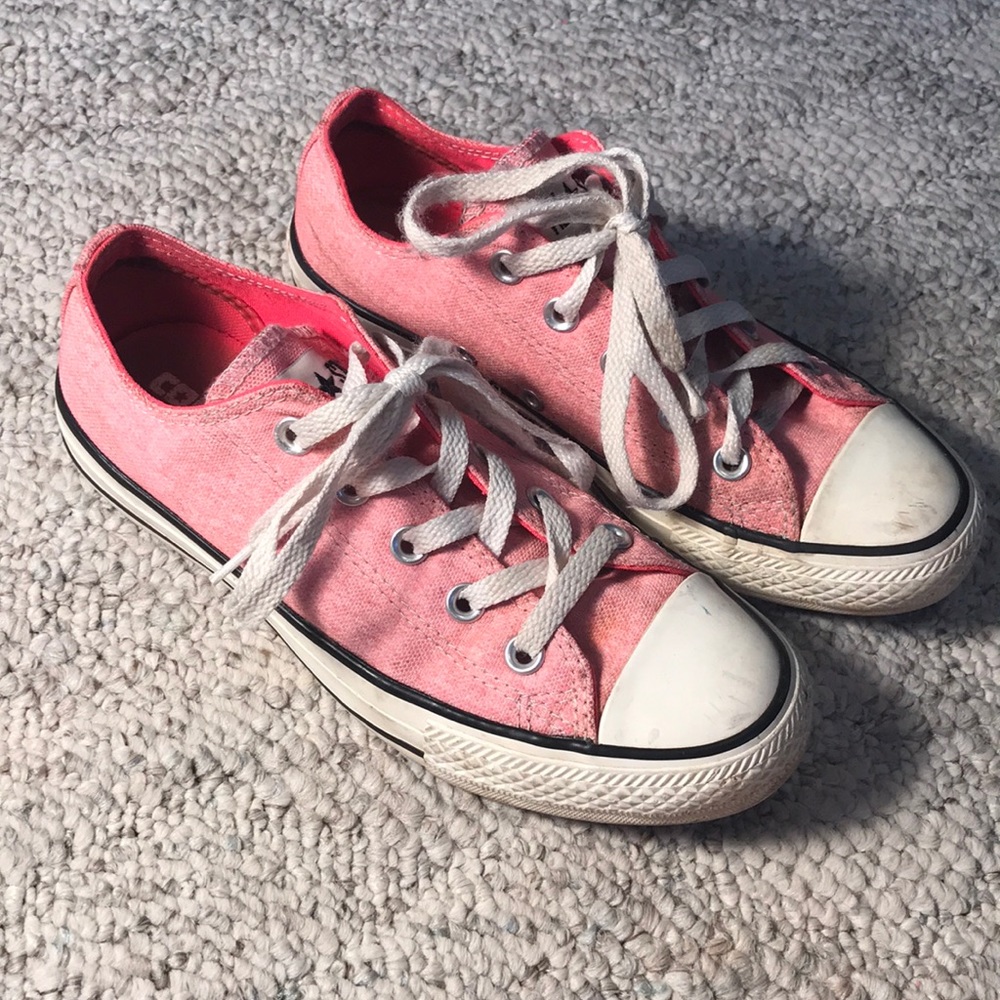 Converse tennis shoes pink sz 6